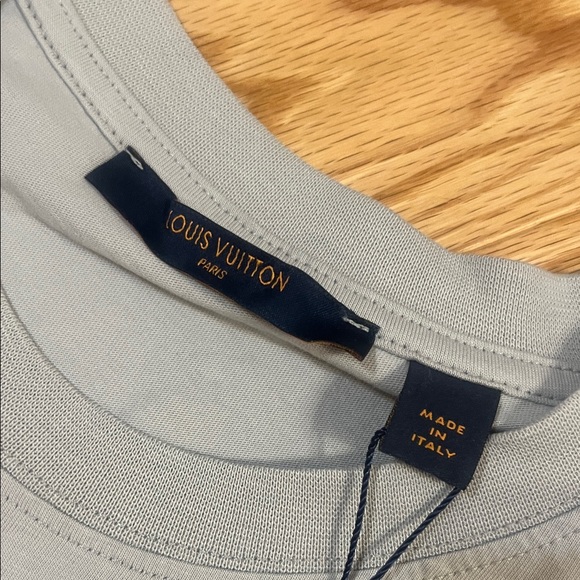 Louis Vuitton Light Gray Tee with Brown Pocket sz M - Picture 3 of 10